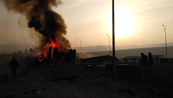 مصرع شخص وإصابة آخر في تفحم سيارة ربع نقل بطريق الواحات مصرع شخص وإصابة آخر في تفحم سيارة ربع نقل بطريق الواحات