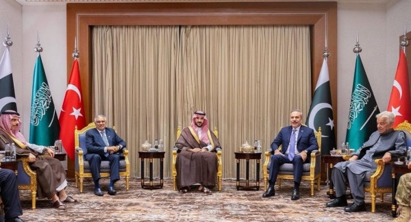 وزير الدفاع السعودي إلى طهران لبحث خفض التصعيد