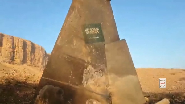 مشاهد لإسقاط طائرة مقاتلة سعودية من نوع f 15 وحطامها في مأرب مشاهد لإسقاط طائرة مقاتلة سعودية من نوع f 15 وحطامها في مأرب