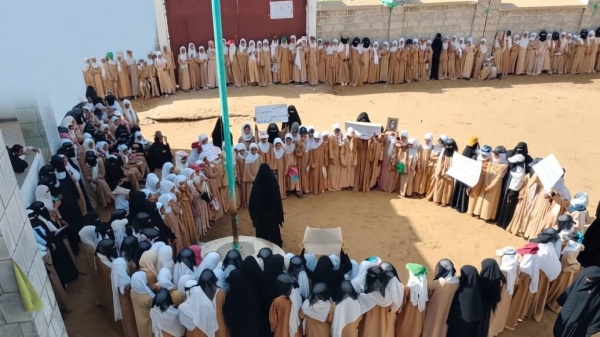 وقفات طلابية في مدارس الحديدة تنديد ا بجرائم العدو السعودي وتأييد ا لعمليات القوات المسلحة وقفات طلابية في مدارس الحديدة تنديد ا بجرائم العدو السعودي وتأييد ا لعمليات القوات المسلحة