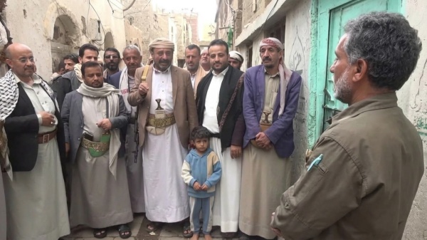زيارات ميدانية لأسر الشهداء في مديرية معين بالأمانة زيارات ميدانية لأسر الشهداء في مديرية معين بالأمانة