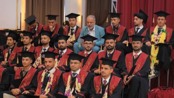 تخرج 61 طبيبا وطبيبة من كلية الطب والعلوم الصحية بجامعة إب تخرج 61 طبيبا وطبيبة من كلية الطب والعلوم الصحية بجامعة إب