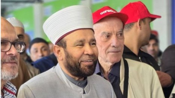 استقالة وزير الأوقاف الفلسطيني بعد فيديو المسبحة شاهد
