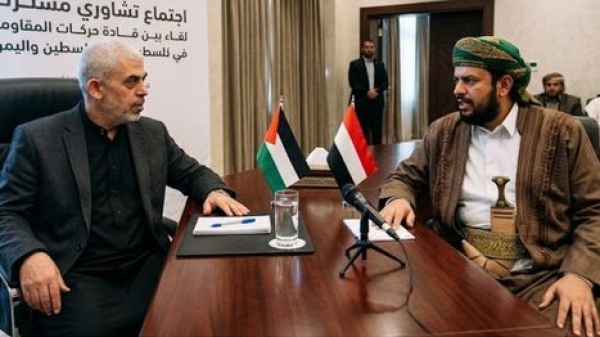 ت نشر للمرة الأولى رسالة من الحوثي إلى السنوار قبل شهر من استشهاده ت نشر للمرة الأولى رسالة من الحوثي إلى السنوار قبل شهر من استشهاده