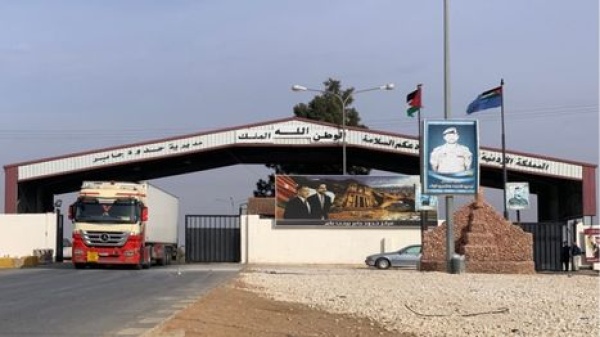 عبور حافلات نقل الركاب إلى سوريا بعد إعادة فتح معبر نصيب الحدودي