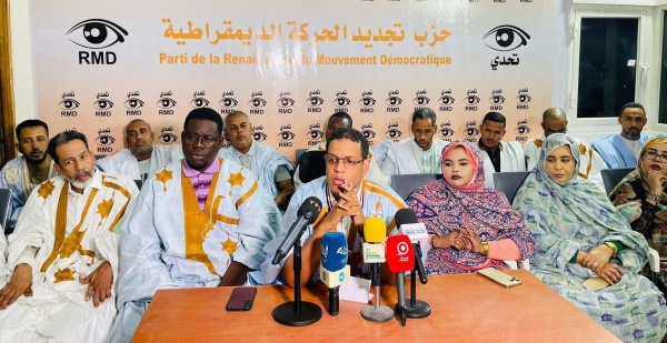 موريتانيا تحدي يرفض دعوات المأمورية الثالثة ويحذر من المساس بالدستور موريتانيا تحدي يرفض دعوات المأمورية الثالثة ويحذر من المساس بالدستور
