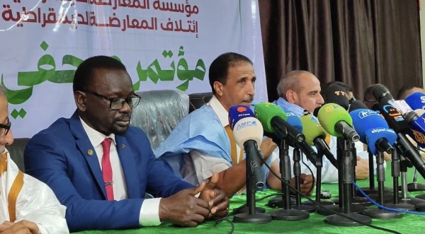 مصدر المعارضة تبحث ردا موحدا على وثيقة الحوار وتستبعد التوقيع عليها غدا مصدر المعارضة تبحث ردا موحدا على وثيقة الحوار وتستبعد التوقيع عليها غدا