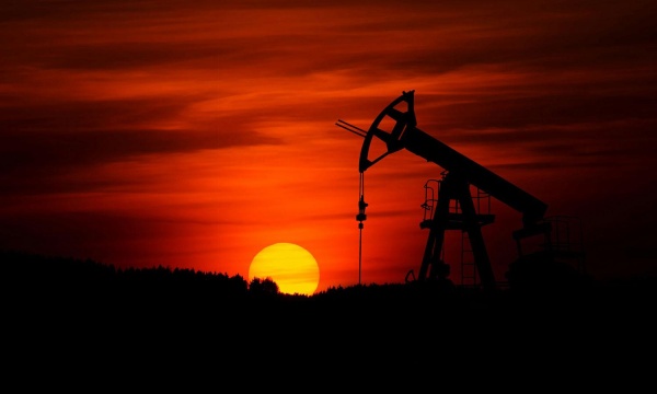 بعد توقيع اتفاق وقف إطلاق النار النفط يتراجع بأكثر من 2 بعد توقيع اتفاق وقف إطلاق النار النفط يتراجع بأكثر من 2