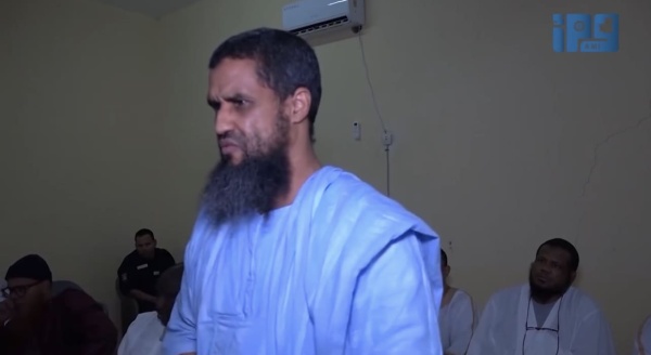 صافح بن لادن وطاردته أمريكا من هو أبو يونس الموريتاني قارئ بيان توبة السلفيين