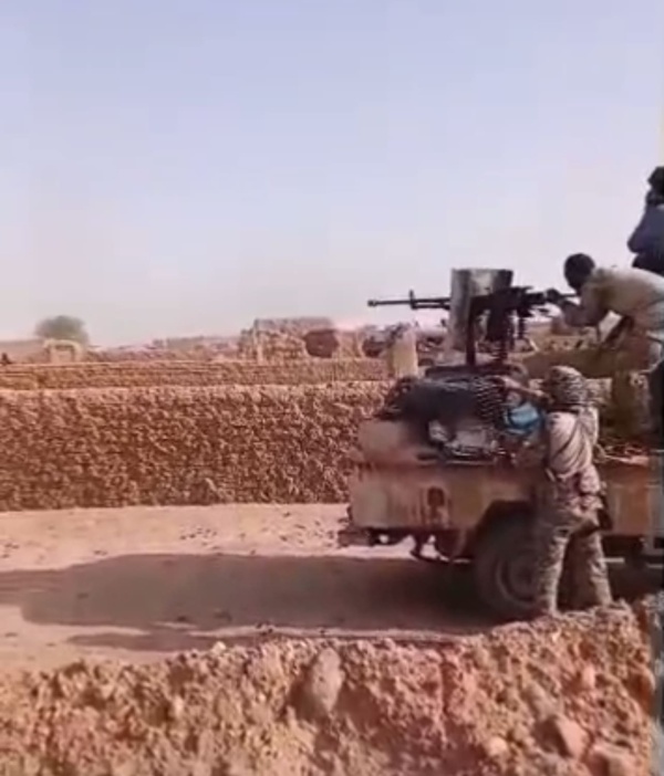 متمردو أزواد يعلنون بدء هجوم واسع شمال مالي متمردو أزواد يعلنون بدء هجوم واسع شمال مالي
