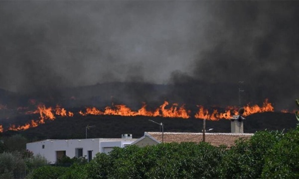 مقتل 12 شخصا وفقدان 23 آخرين في حرائق غابات إسبانيا مقتل 12 شخصا وفقدان 23 آخرين في حرائق غابات إسبانيا