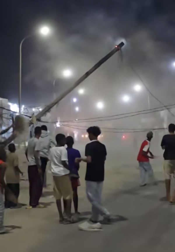 صوملك فنيون غير مؤهلين وتوصيلات عشوائية وراء حرائق أعمدة الكهرباء