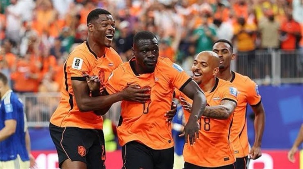 منتخب هولندا يكتسح السويد بخماسية في كأس العالم منتخب هولندا يكتسح السويد بخماسية في كأس العالم