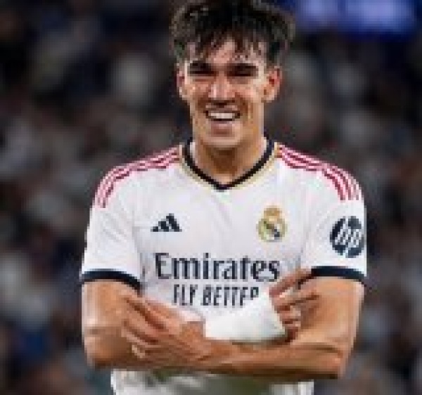 ريال مدريد يضم نجم ليفانتي كارلوس إسبي
