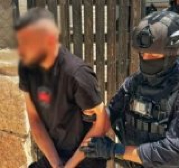 اعتقال 14 فلسطيني ا في حملة اقتحامات صهونية واسعة بالضفة والقدس اعتقال 14 فلسطيني ا في حملة اقتحامات صهونية واسعة بالضفة والقدس