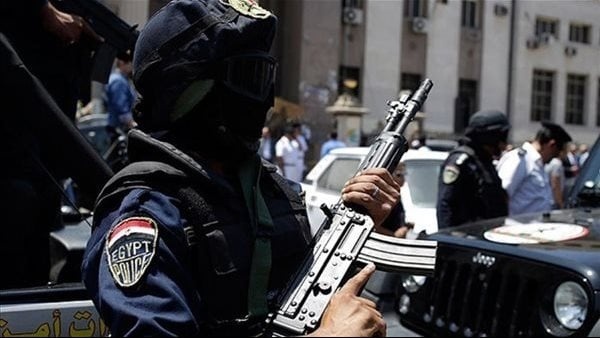 ضبط عامل تعدى بسلاح أبيض على صاحب محل هواتف محمولة بالدقهلية