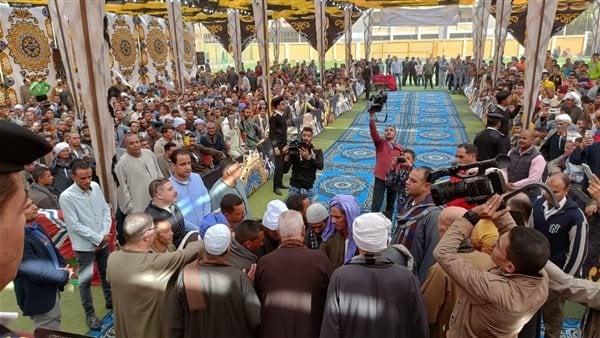 بعد عامين من الدم الكفن ينهي خصومة ثأرية بين عائلتين في دشنا وسط فرحة الأهالي بعد عامين من الدم الكفن ينهي خصومة ثأرية بين عائلتين في دشنا وسط فرحة الأهالي