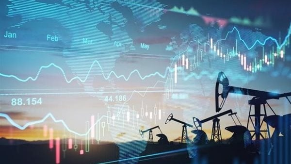النفط يصعد مع استمرار الضبابية بشأن إعادة فتح مضيق هرمز النفط يصعد مع استمرار الضبابية بشأن إعادة فتح مضيق هرمز