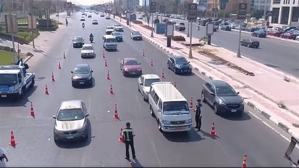 النشرة المرورية انتظام الحركة بشوارع القاهرة والجيزة وسط انتشار أمني مكثف النشرة المرورية انتظام الحركة بشوارع القاهرة والجيزة وسط انتشار أمني مكثف