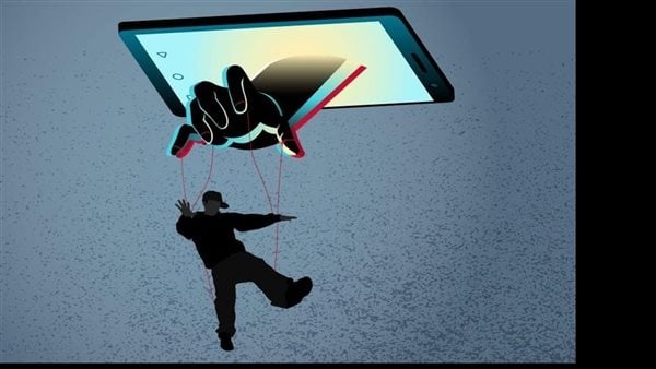 فرنسا تحظر وسائل التواصل على الأطفال دون 15 عام ا