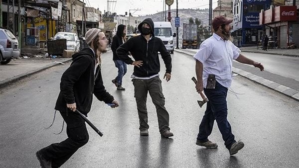 إصابة فلسطينيين اثنين بالرصاص الحي إثر هجوم للمستوطنين شرق الخليل