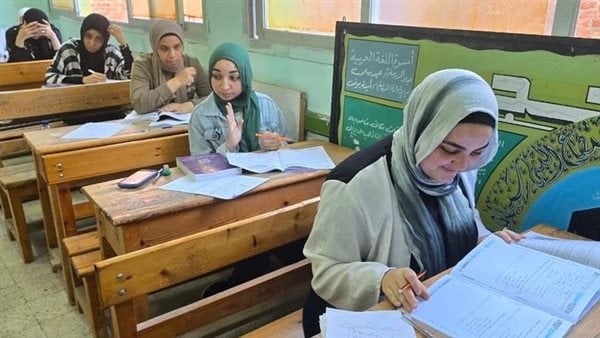 انطلاق آخر لجان الثانوية العامة والطلاب يؤدون الأحياء والرياضيات التطبيقية والإحصاء انطلاق آخر لجان الثانوية العامة والطلاب يؤدون الأحياء والرياضيات التطبيقية والإحصاء