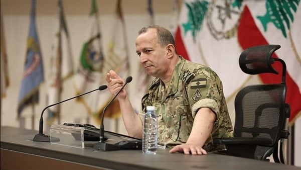 مصادر لبنانية قائد الجيش يصل روما لاستكمال المحادثات العسكرية والتقنية مع إسرائيل مصادر لبنانية قائد الجيش يصل روما لاستكمال المحادثات العسكرية والتقنية مع إسرائيل