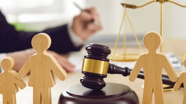 سفر الطفل للخارج بعد الطلاق متى يحتاج موافقة الطرف الآخر وفق مشروع قانون الأحوال الشخصية الجديد