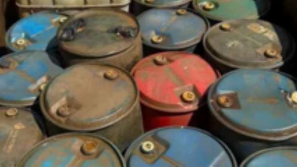 حبس شخصين حجبا 2 طن مواد البترولية تمهيد ا لبيعها بالسوق السوداء بأسوان