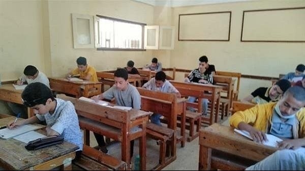 طلاب الإعدادية بالجيزة امتحان الهندسة طويل وصعب والمسائل تحتاج وقت ا وتركيز ا طلاب الإعدادية بالجيزة امتحان الهندسة طويل وصعب والمسائل تحتاج وقت ا وتركيز ا