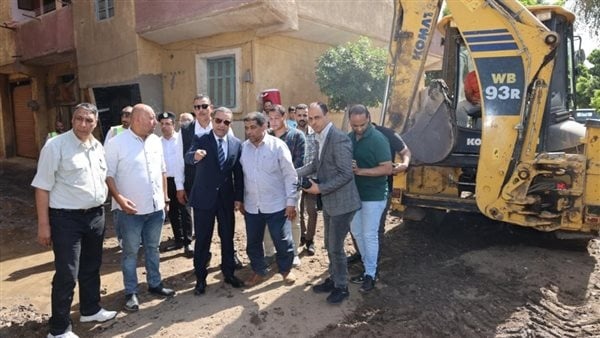محافظ المنوفية يتابع إصلاح انفجار خط مياه ميت خاقان ويوجه بسرعة إعادة الخدمة للمواطنين