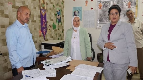 مدير تعليم القاهرة تتابع انطلاق أول أيام امتحانات الدبلومات الفنية دور أول