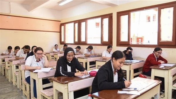 استئناف امتحانات الدبلومات الفنية والشهادة الإعدادية اليوم استئناف امتحانات الدبلومات الفنية والشهادة الإعدادية اليوم