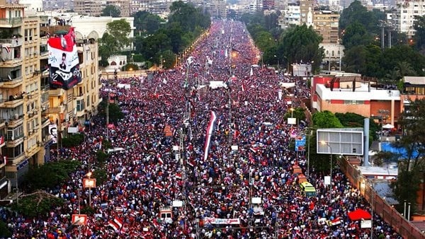30 يونيو يوم استعادة المصريين لمسار الدولة وإعادة رسم ملامح المستقبل 30 يونيو يوم استعادة المصريين لمسار الدولة وإعادة رسم ملامح المستقبل