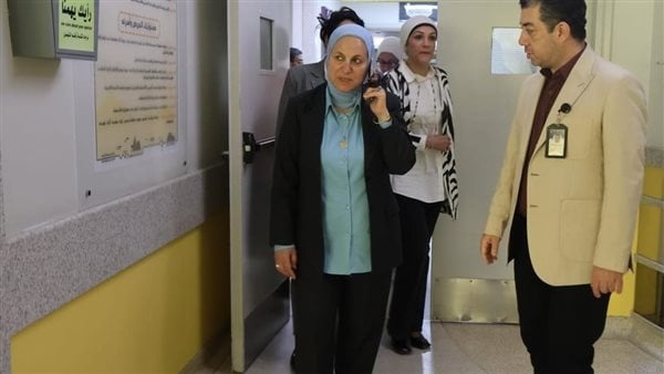 مدير تعليم القاهرة تواصل متابعة امتحانات الإعدادية وتدعم طلاب مستشفى 57357