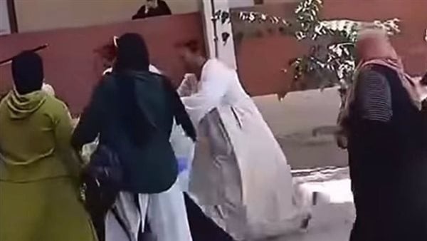 بعد واقعة الاعتداء على معلمتين تربوي يطالب بتغليظ عقوبة الاعتداء على المعلمين بعد واقعة الاعتداء على معلمتين تربوي يطالب بتغليظ عقوبة الاعتداء على المعلمين