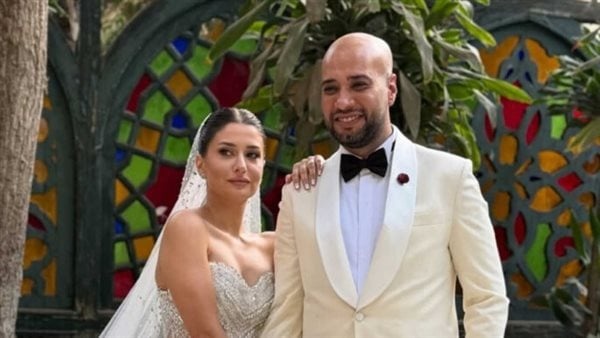 حاتم صلاح زوجتي وش السعد عليا وكنت أسهر 24 ساعة معها عشان الامتحان حاتم صلاح زوجتي وش السعد عليا وكنت أسهر 24 ساعة معها عشان الامتحان