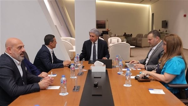 مصر تبحث تعزيز التعاون مع كبرى الشركات العالمية العاملة في قطاعي السياحة والطيران مصر تبحث تعزيز التعاون مع كبرى الشركات العالمية العاملة في قطاعي السياحة والطيران