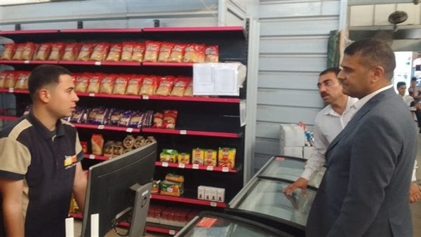 نائب محافظ الدقهلية يتفقد معرض حي غرب الدائم للتأكد من توافر السلع