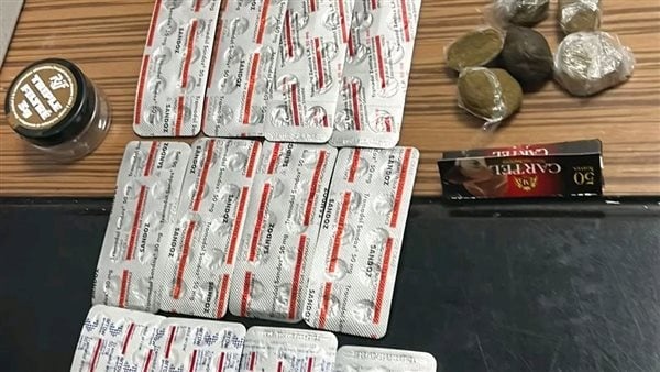 ضبط محاولتي تهريب كمية من الحشيش والأقراص المخدرة بمطار القاهرة
