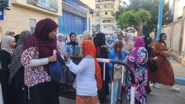 لجان التفتيش تكثف عملها لمنع دخول هواتف أو ساعات ذكية للجان الثانوية بمطروح لجان التفتيش تكثف عملها لمنع دخول هواتف أو ساعات ذكية للجان الثانوية بمطروح