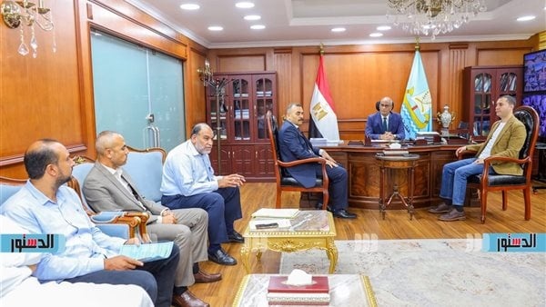 محافظ كفر الشيخ ينهي ملف أرض الجونة ببرج البرلس ويسلم العقود للمستفيدين