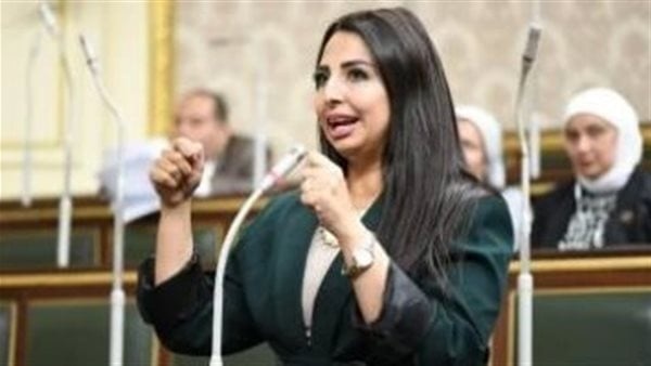 نائبة تشغيل المصريين في مشروعات البترول التزام وطني