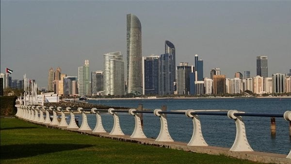 عاجل إعلام إيراني سقوط مقذوف قرب رصيف بحري بمدينة سيريك