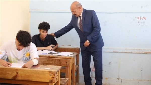 ارتياح بين طلاب الأدبي بعد امتحان التاريخ وأسئلة مشابهة للنماذج الاسترشادية ارتياح بين طلاب الأدبي بعد امتحان التاريخ وأسئلة مشابهة للنماذج الاسترشادية