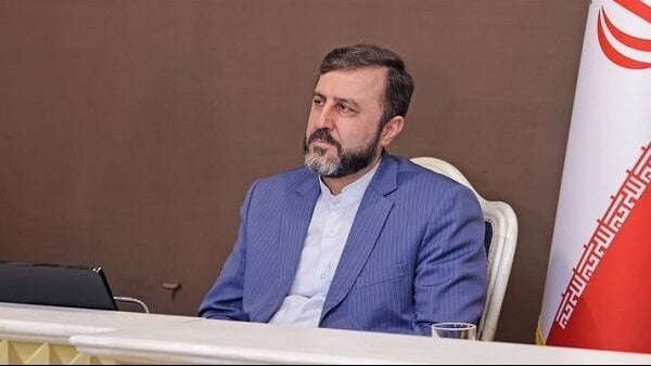 نائب وزير الخارجية الإيراني طهران لن ترضخ لتهديدات واشنطن واستعراض قوتها