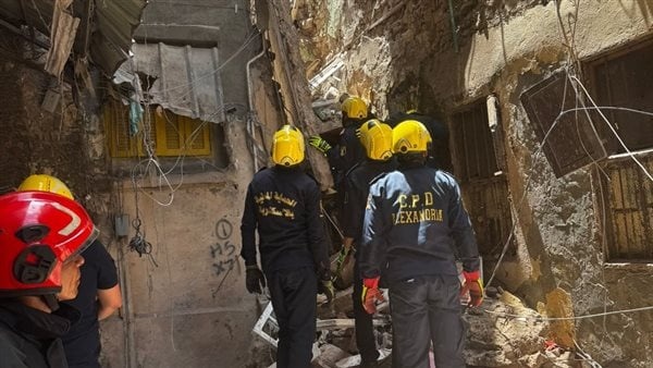 صادر له قرار هدم كلي محافظ الإسكندرية يتابع تداعيات انهيار عقار بحي الجمرك صادر له قرار هدم كلي محافظ الإسكندرية يتابع تداعيات انهيار عقار بحي الجمرك