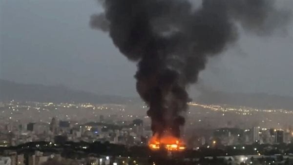 انفجارات مدوية تهز عدة مدن بجنوب إيران انفجارات مدوية تهز عدة مدن بجنوب إيران
