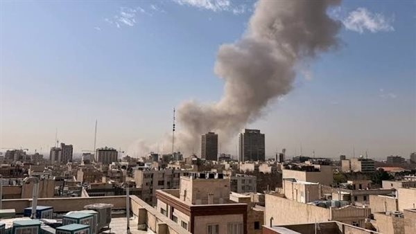 باحث يكشف السيناريوهات المتوقعة بعد الضربات الأمريكية على إيران باحث يكشف السيناريوهات المتوقعة بعد الضربات الأمريكية على إيران