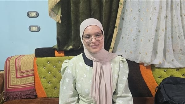 بركة حفظ القرآن كانت سر نجاحي الأولى على الجمهورية بالوادي الجديد تروي رحلة التفوق بركة حفظ القرآن كانت سر نجاحي الأولى على الجمهورية بالوادي الجديد تروي رحلة التفوق